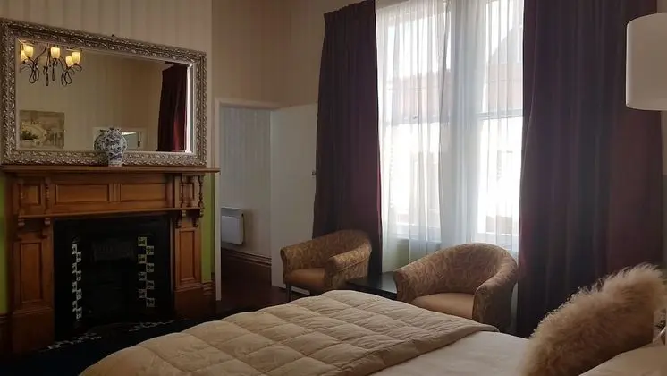 Family Oda (Edwardian House)