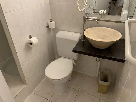 Üç Kişilik Oda