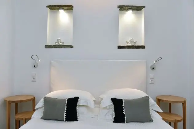 Small Comfort Room, Balcony