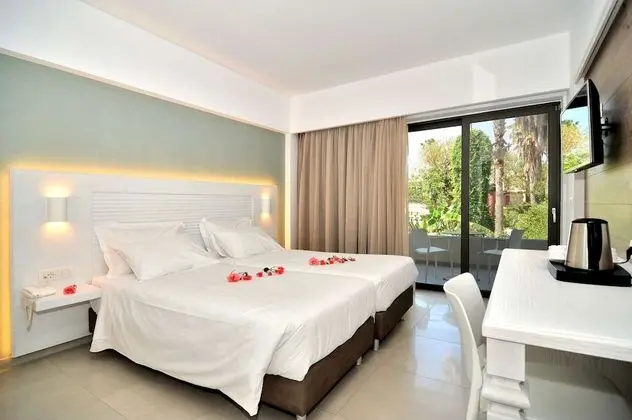 Deluxe Tek Büyük Yataklı Oda, Bahçe Manzaralı