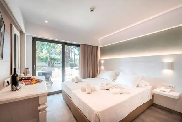 Deluxe Tek Büyük Yataklı Oda, Teras, Bahçe Manzaralı