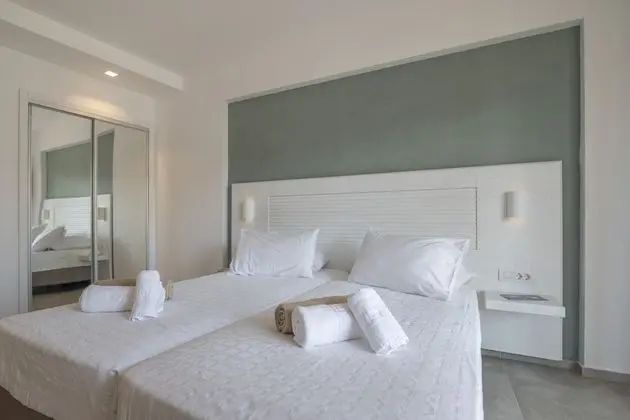 Deluxe Tek Büyük Yataklı Oda, Teras, Bahçe Manzaralı