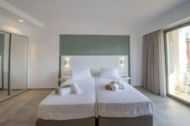 Deluxe Tek Büyük Yataklı Oda, Teras, Bahçe Manzaralı
