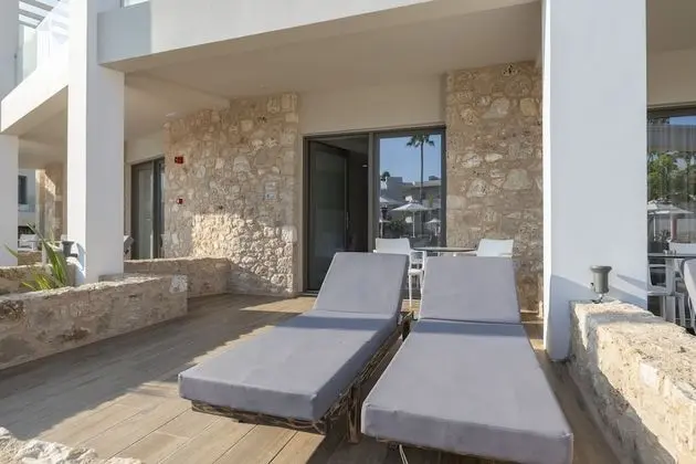 Deluxe Tek Büyük Yataklı Oda, Teras, Bahçe Manzaralı