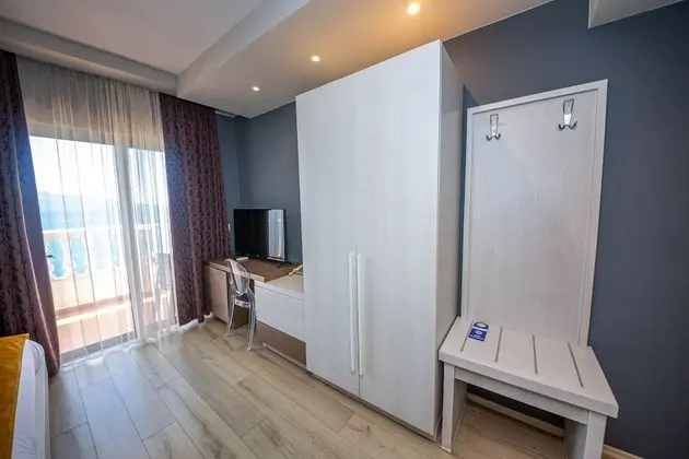 Superior Tek Büyük Yataklı Oda, Balkon, Deniz Manzaralı