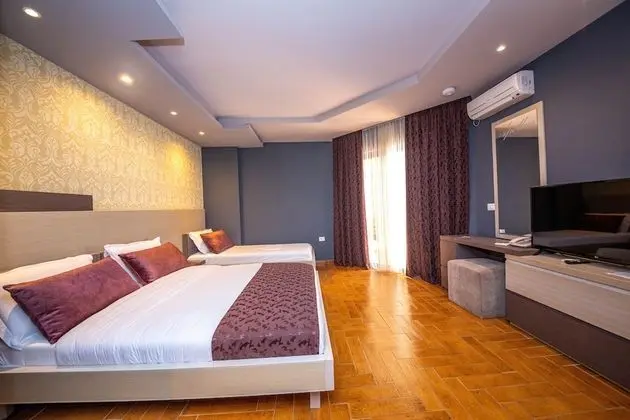 Superior Üç Kişilik Oda, Balkon, Kısmi Deniz Manzaralı