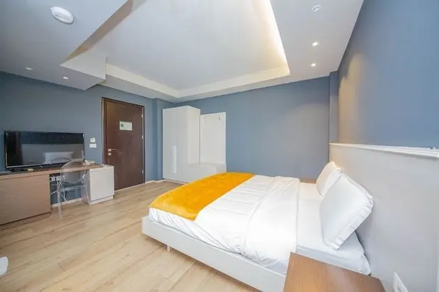 Superior Üç Kişilik Oda, Balkon, Kısmi Deniz Manzaralı