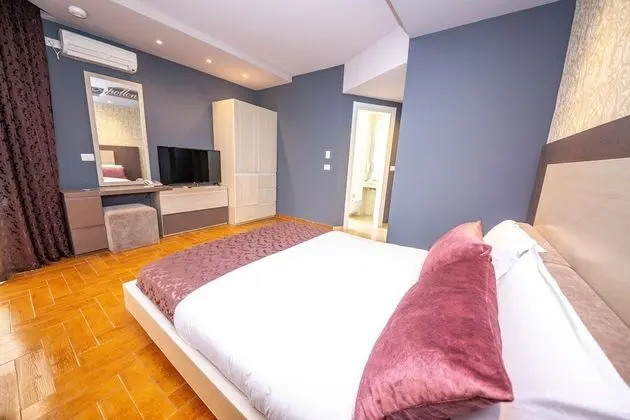 Superior Üç Kişilik Oda, Balkon, Kısmi Deniz Manzaralı