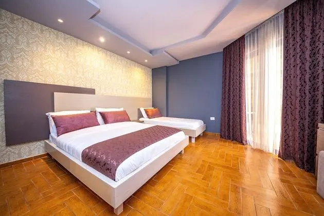 Superior Üç Kişilik Oda, Balkon, Kısmi Deniz Manzaralı