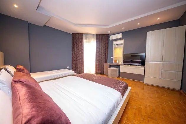 Superior Üç Kişilik Oda, Balkon, Kısmi Deniz Manzaralı