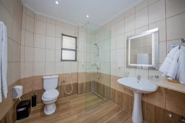 Superior Üç Kişilik Oda, Balkon, Kısmi Deniz Manzaralı