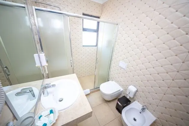 Superior Üç Kişilik Oda, Balkon, Kısmi Deniz Manzaralı