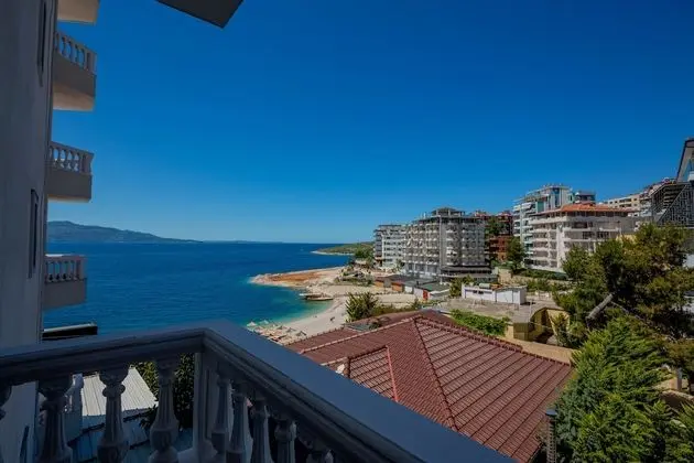 Superior Üç Kişilik Oda, Balkon, Kısmi Deniz Manzaralı