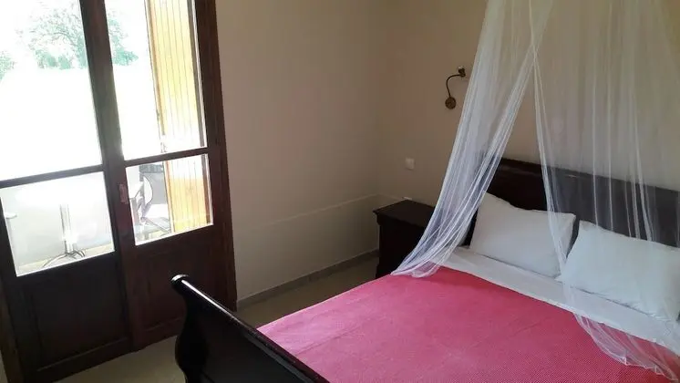 Deluxe Tek Büyük veya İki Ayrı Yataklı Oda, Balkon, Havuz Manzaralı
