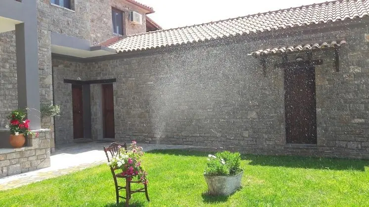 Deluxe Tek Büyük veya İki Ayrı Yataklı Oda, Balkon, Havuz Manzaralı