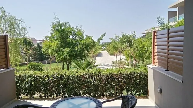 Deluxe Tek Büyük Yataklı Oda, Bahçe Manzaralı
