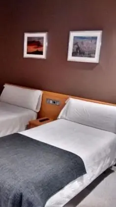 İki Ayrı Yataklı Oda, Ortak Banyo