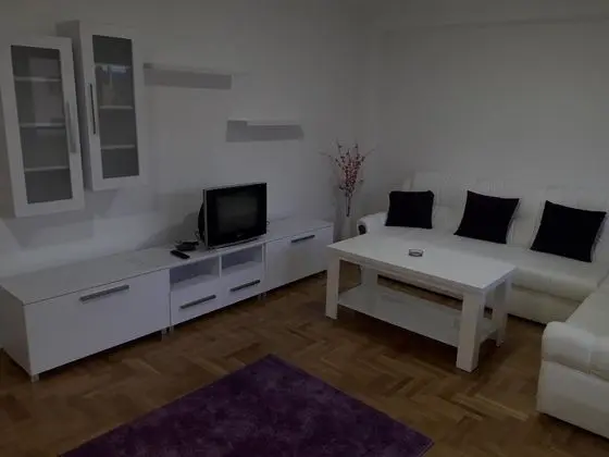 Comfort Apart Daire, Bahçe Manzaralı