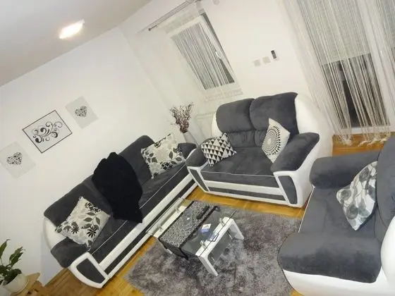 Family Apart Daire, Bahçe Manzaralı