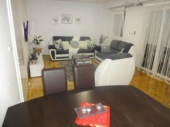 Family Apart Daire, Bahçe Manzaralı