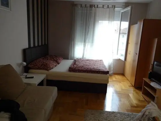 Stüdyo, Bahçe Manzaralı