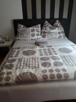 Stüdyo, Bahçe Manzaralı