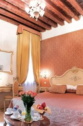 Superior Tek Büyük Yataklı Oda