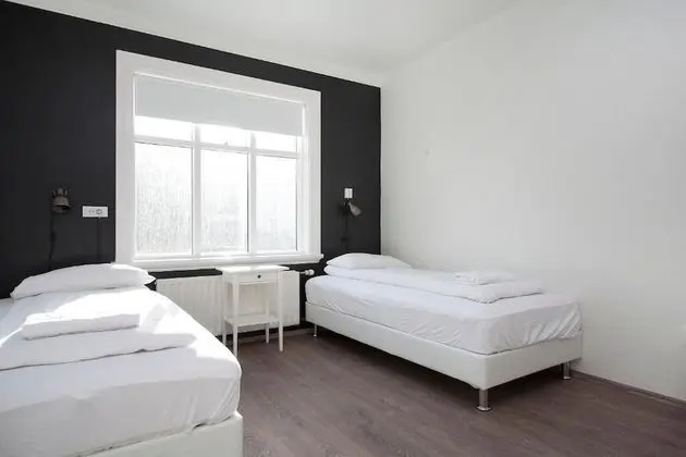 Tek Büyük veya İki Ayrı Yataklı Oda, Ortak Banyo