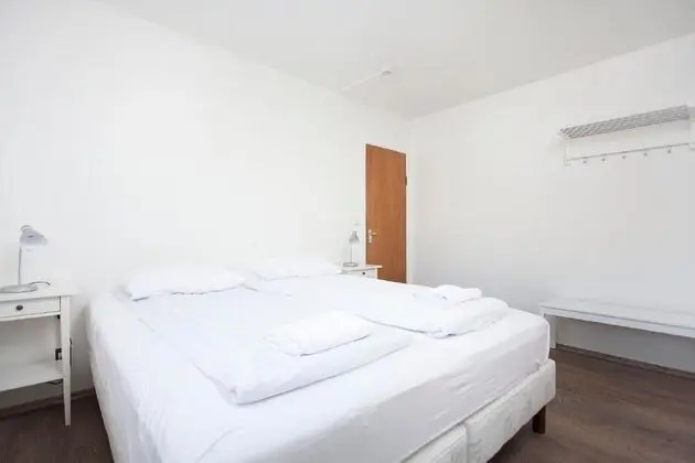 Tek Büyük veya İki Ayrı Yataklı Oda, Ortak Banyo