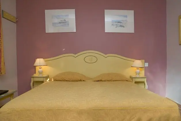 Standard Tek Büyük Yataklı Oda