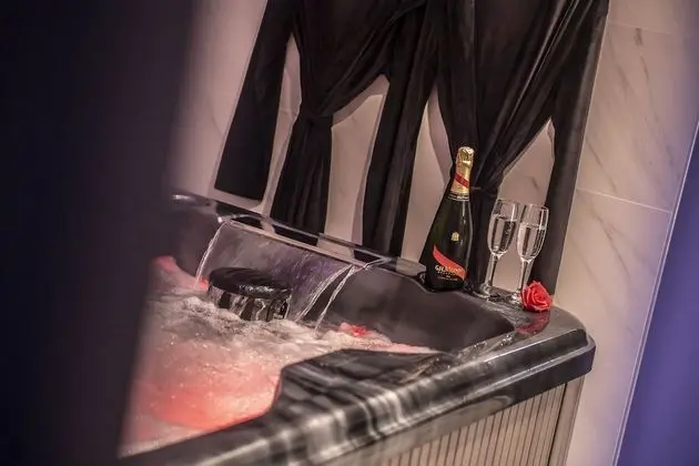 Romantic Apart Daire, 1 Büyük (Queen) Boy Yatak ve Çekyat, Sigara İçilmez, Sıcak Su Havuzu