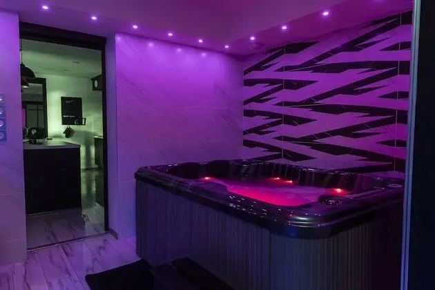 Romantic Apart Daire, 1 Büyük (Queen) Boy Yatak ve Çekyat, Sigara İçilmez, Sıcak Su Havuzu