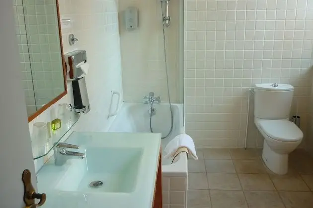 Tek Büyük Yataklı Oda, Küçük Mutfak