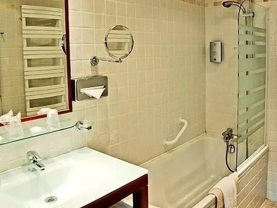 Tek Büyük Yataklı Oda, Küçük Mutfak