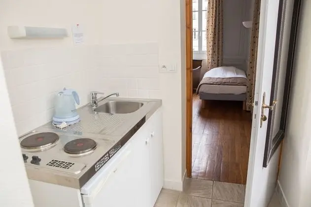 Üç Kişilik Oda, Küçük Mutfak