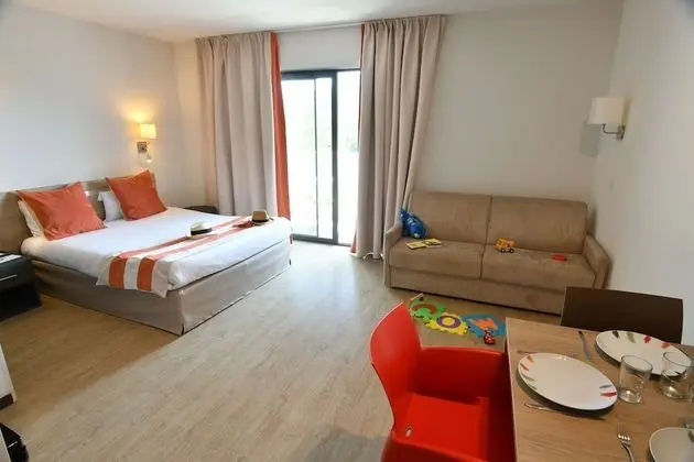 Junior Süit (2 communicating Studios)