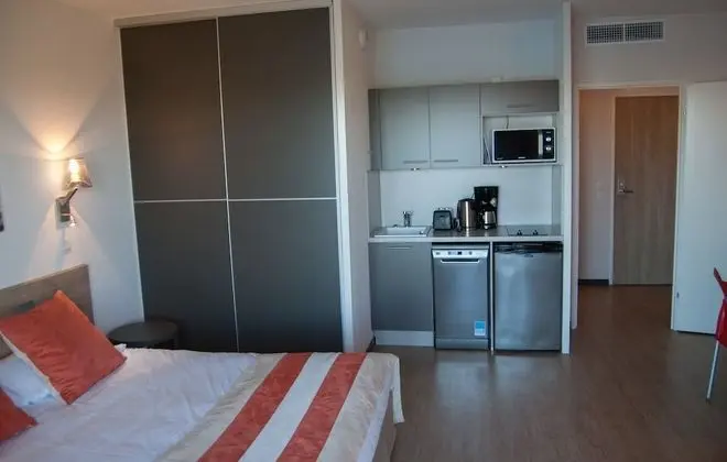 Junior Süit (2 communicating Studios)