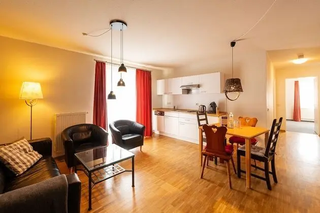 Apart Daire, 2 Yatak Odası, Balkon, Bahçe Manzaralı