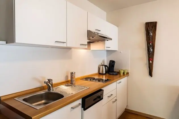 Apart Daire, 2 Yatak Odası, Balkon, Bahçe Manzaralı