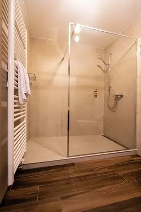 Apart Daire, 2 Yatak Odası, Balkon, Bahçe Manzaralı