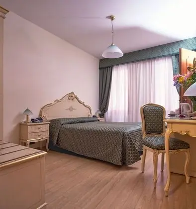 Standard Tek Büyük veya İki Ayrı Yataklı Oda