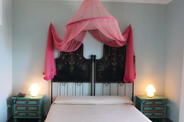 1 Çift Kişilik Veya 2 Tek Kişilik Yatak Standard