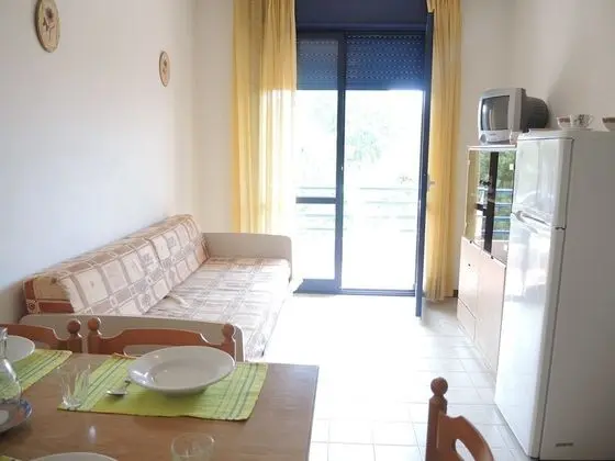 Basic Apart Daire, Birden Çok Yatak, Teras, Zemin Kat (Tonin 003_PT_B*)