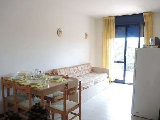 Basic Apart Daire, Birden Çok Yatak, Teras, Zemin Kat (Tonin 003_PT_B*)