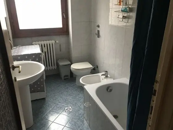 Tek Kişilik Oda, Ortak Banyo (External)