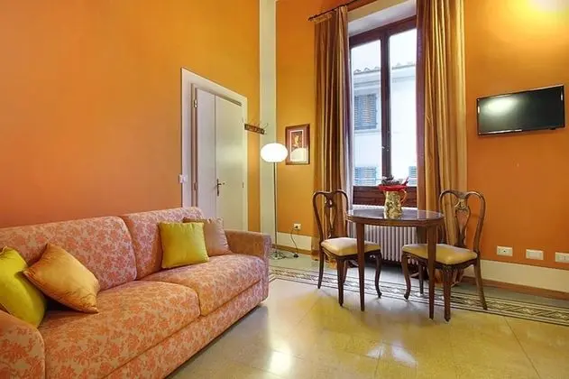 Apart Daire, 1 Büyük (Queen) Boy Yatak ve Çekyat (Tosca)