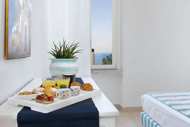 Odada yemek servisi