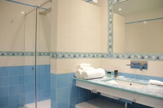 Junior Süit, Zemin Kat