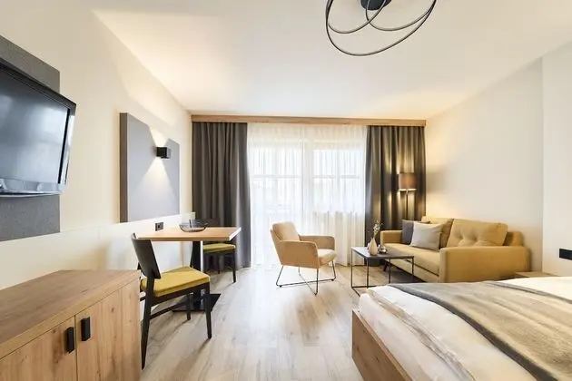 Comfort Tek Büyük Yataklı Oda, Balkon, Bahçe Manzaralı