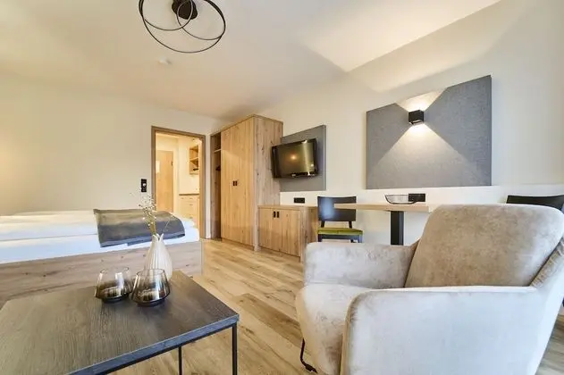 Comfort Tek Büyük Yataklı Oda, Balkon, Bahçe Manzaralı